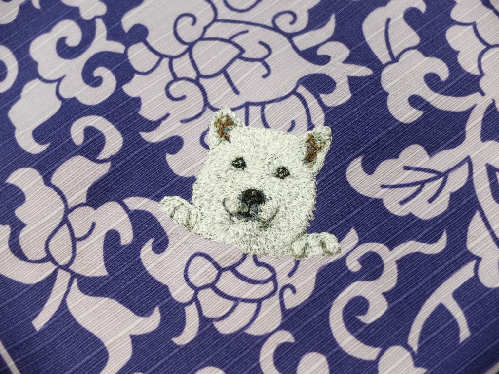 小さいフォト刺繍 風呂敷に犬の刺しゅう Color Stitch