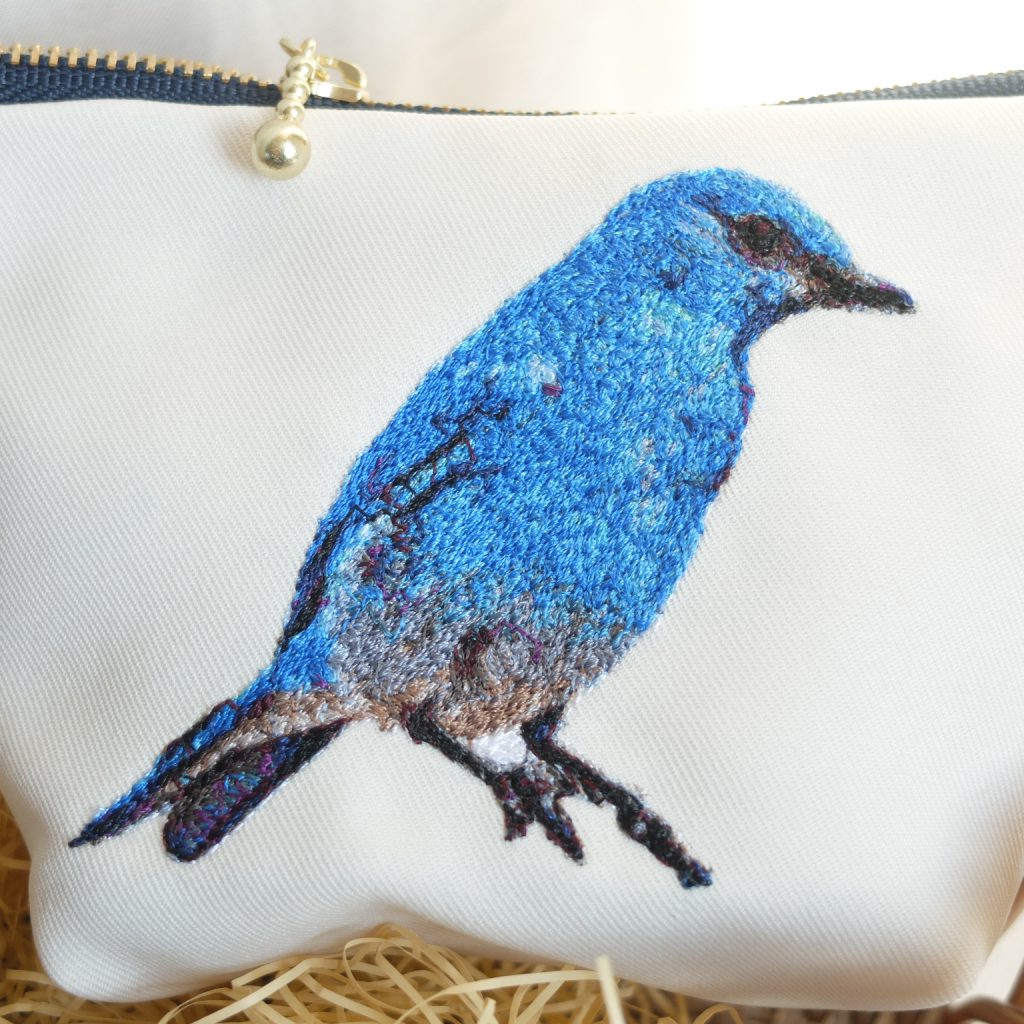青い鳥　マウンテンブルーバード　刺繍ポーチ　フォト刺繍