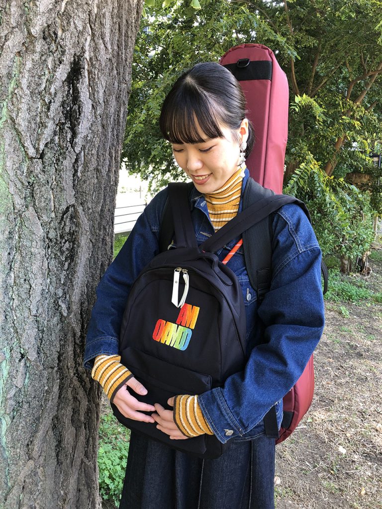 岡本亜未“I am...”ロゴ刺繍