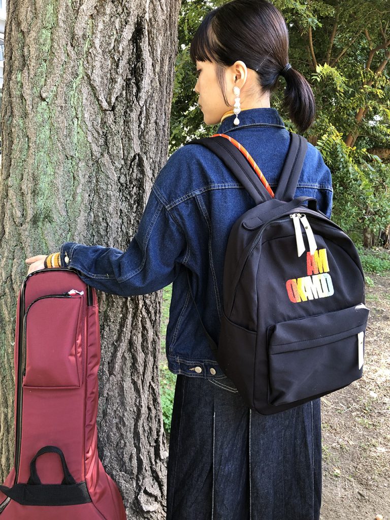 岡本亜未“I am...”ロゴ刺繍